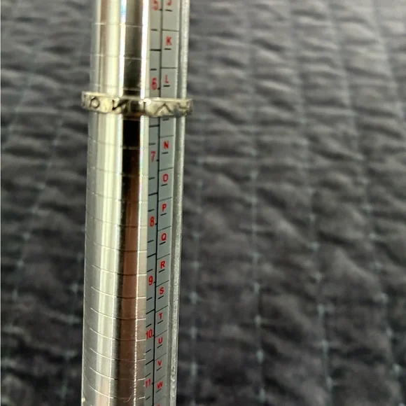 Vintage 925 Sterling Silver “Love Conquers All” Ring - Picture 4 of 5